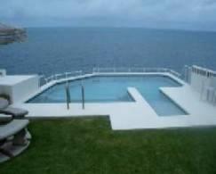 Mazarine Bermuda pool